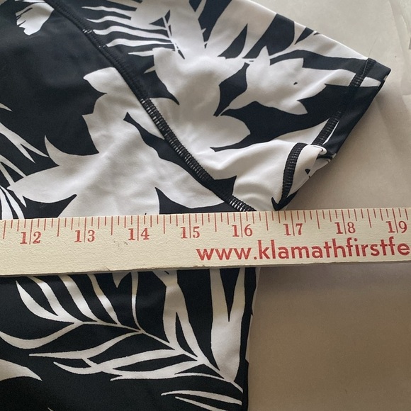 NWT CUPSHE floral zip front swimsuit Womens L Black/White bathing suit modest - Picture 8 of 12